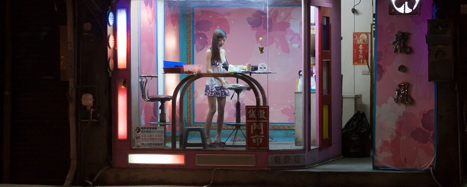 Beetle Nut Beauties of Taiwan – A Neon-Lit Debate